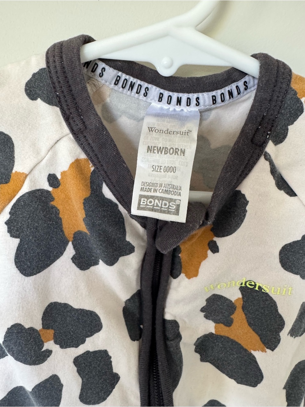 Bonds Short Sleeve Wondersuit One-Piece Romper Cream with Animal Print size NB - Picture 3 of 7